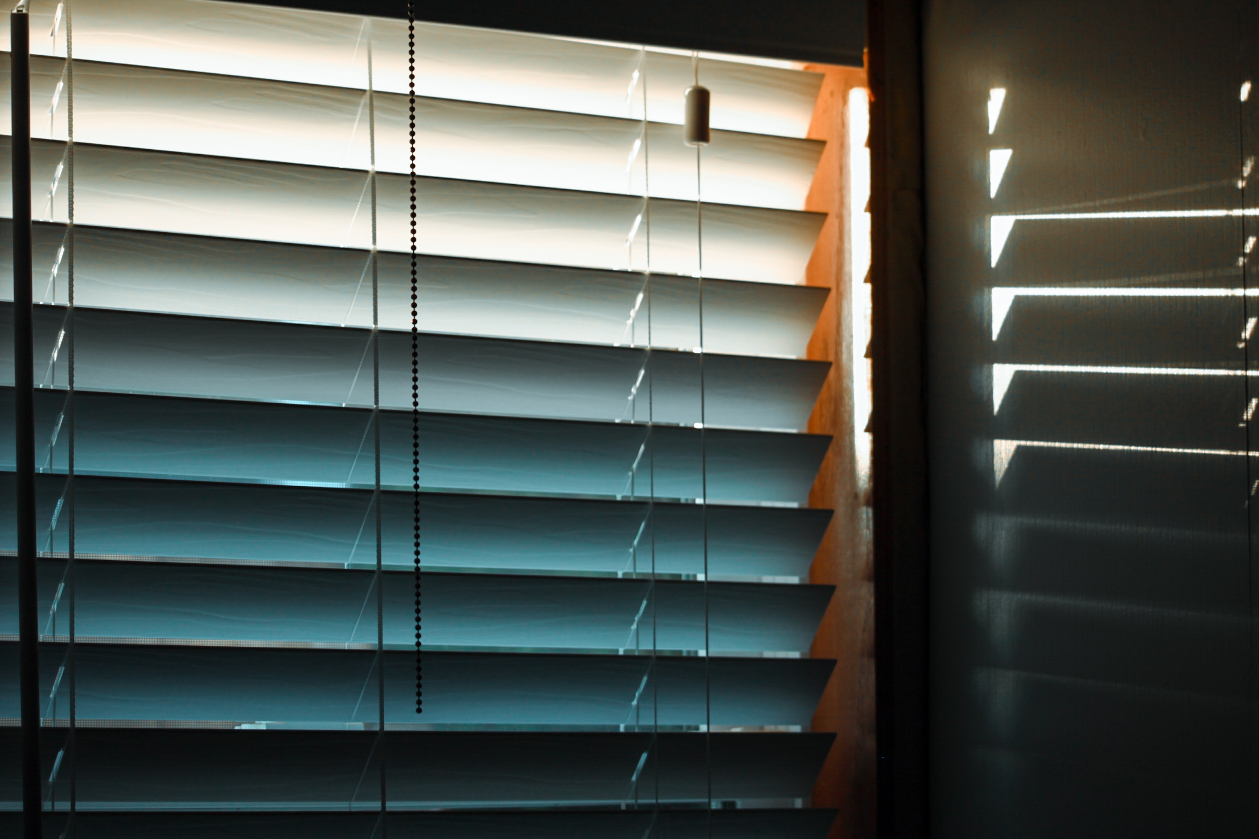 blinds with light gap